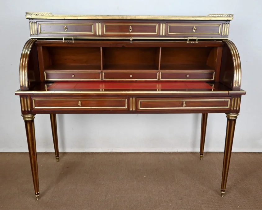 Important Bureau Cylindre en Acajou, style Louis XVI, époque Napoléon III – 2ème moitié XIXe