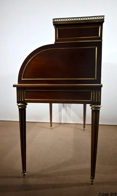 Important Bureau Cylindre en Acajou, style Louis XVI, époque Napoléon III – 2ème moitié XIXe