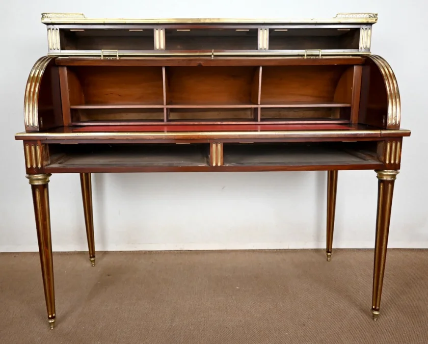 Important Bureau Cylindre en Acajou, style Louis XVI, époque Napoléon III – 2ème moitié XIXe