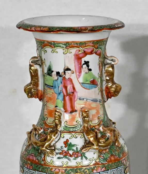 Paire de Vases Balustre en Porcelaine de Chine – Fin XIXe