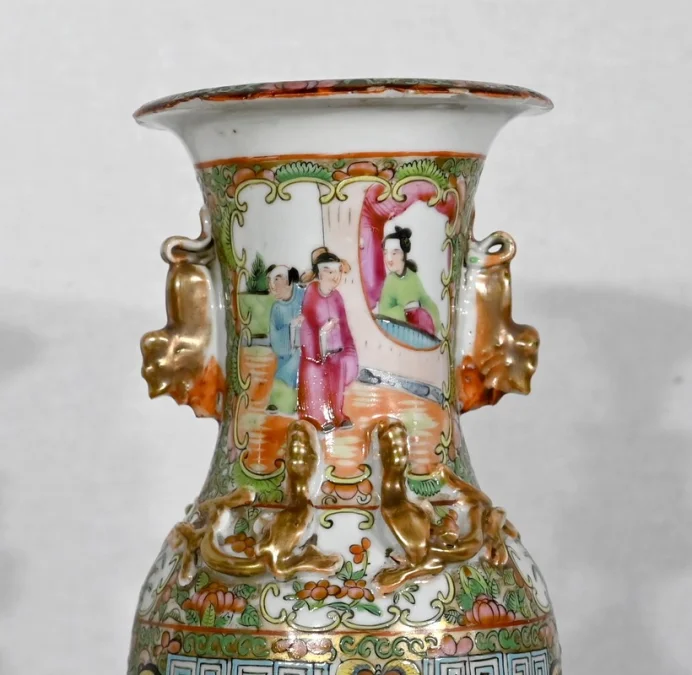Paire de Vases Balustre en Porcelaine de Chine – Fin XIXe