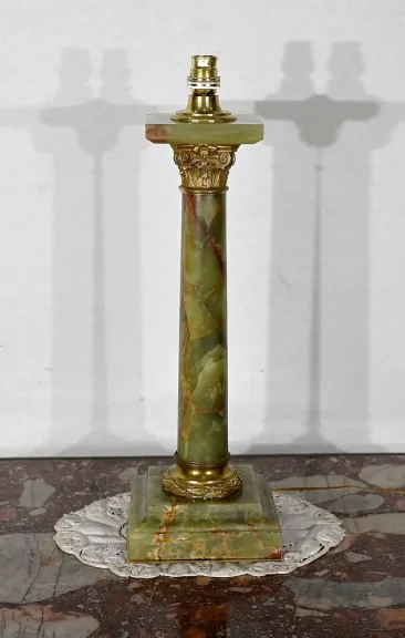 LAMPE IM FRANZÖSISCHEN EMPIRE-STIL