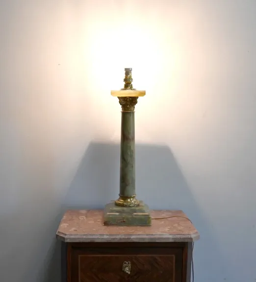 LAMPE IM FRANZÖSISCHEN EMPIRE-STIL