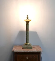 LAMPE IM FRANZÖSISCHEN EMPIRE-STIL
