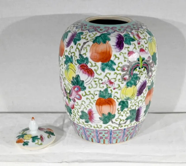 CHINESISCHE PORZELLANVASE