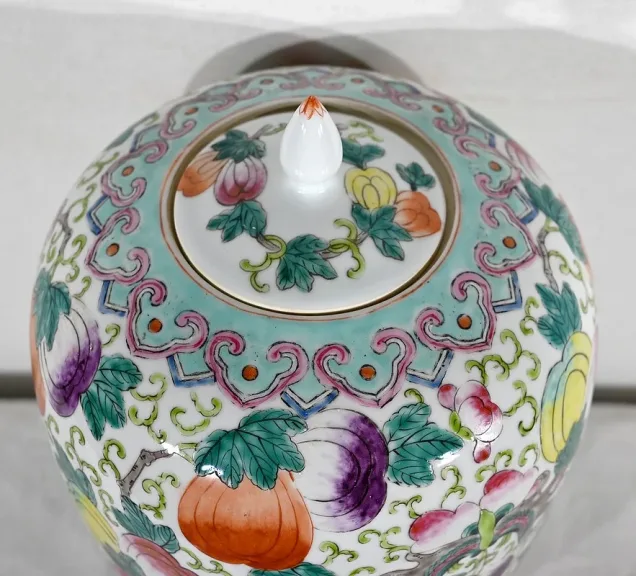 CHINESISCHE PORZELLANVASE