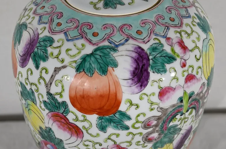 CHINESISCHE PORZELLANVASE