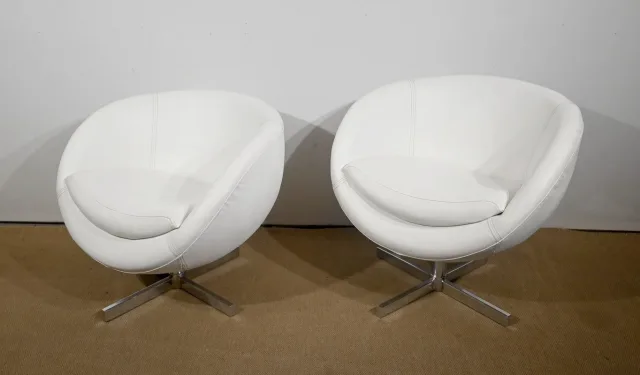 Paire de Fauteuils Boules en Simili Cuir – 1970