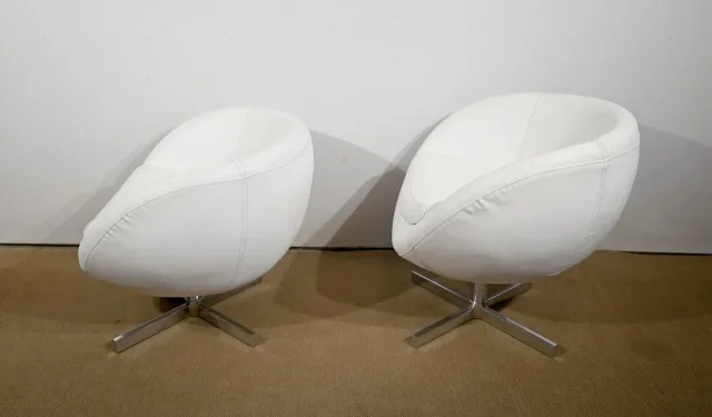 Paire de Fauteuils Boules en Simili Cuir – 1970