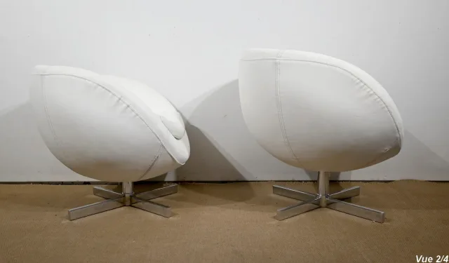 Paire de Fauteuils Boules en Simili Cuir – 1970