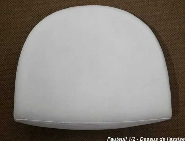 Paire de Fauteuils Boules en Simili Cuir – 1970