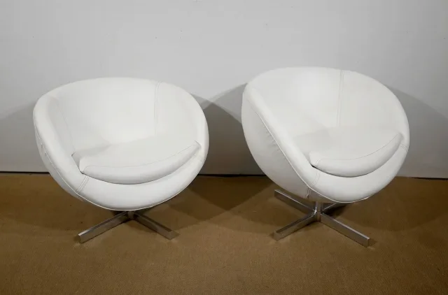 Paire de Fauteuils Boules en Simili Cuir – 1970