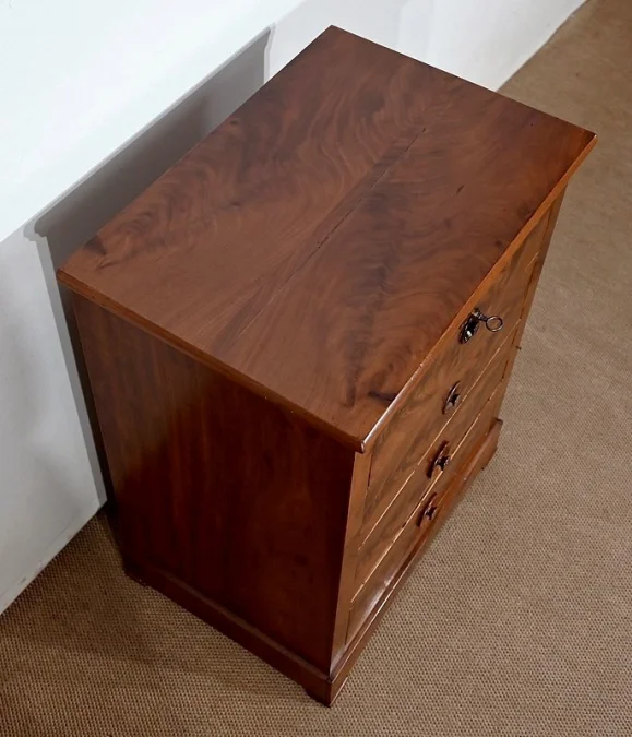 SMALL CHEST OF DRAWERS