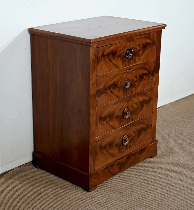 SMALL CHEST OF DRAWERS
