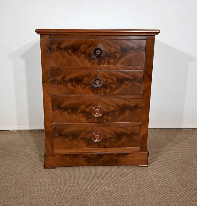SMALL CHEST OF DRAWERS