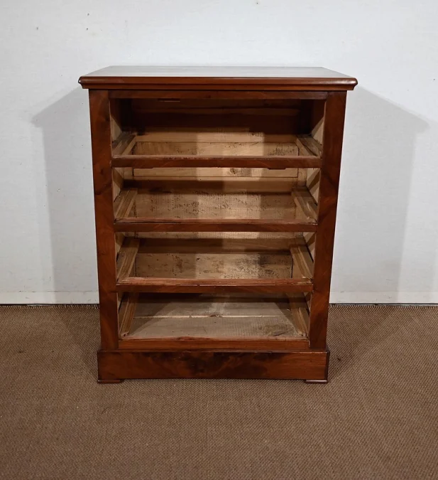SMALL CHEST OF DRAWERS