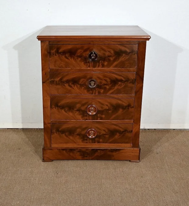 SMALL CHEST OF DRAWERS