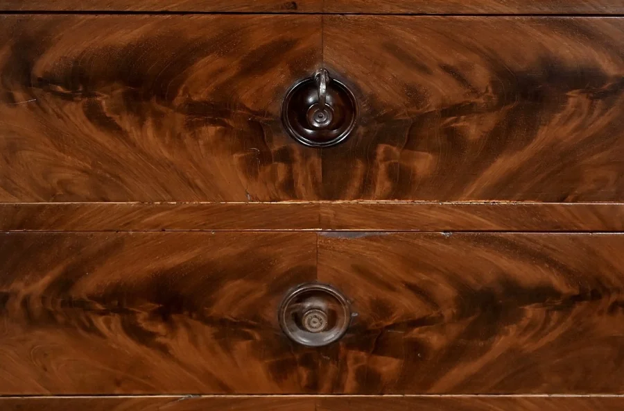 SMALL CHEST OF DRAWERS