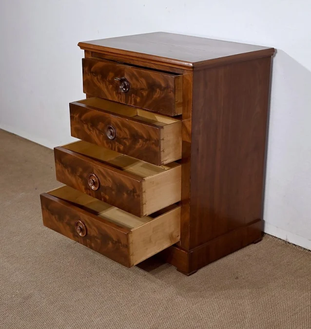 SMALL CHEST OF DRAWERS