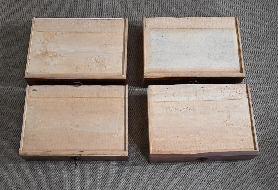 SMALL CHEST OF DRAWERS