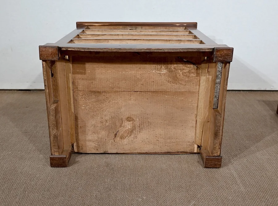 SMALL CHEST OF DRAWERS