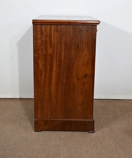SMALL CHEST OF DRAWERS