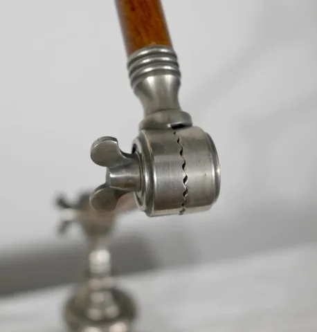 Lampe à Bras Articulé en Métal et Bois – 1920