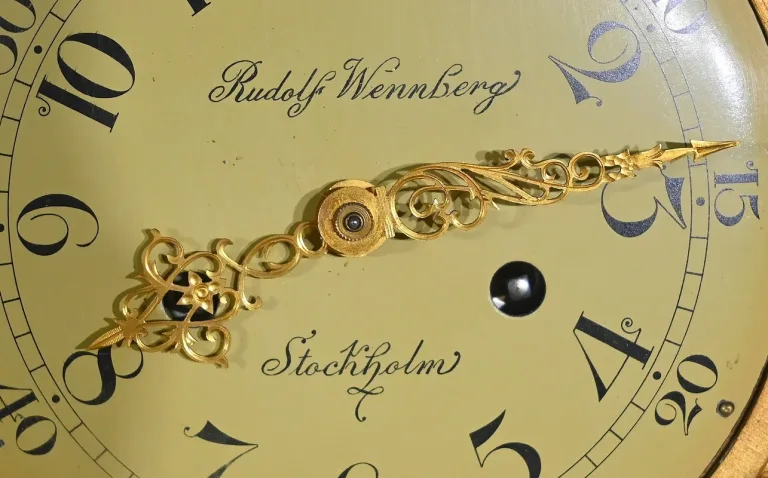 UHR IM LOUIS XVI-STIL