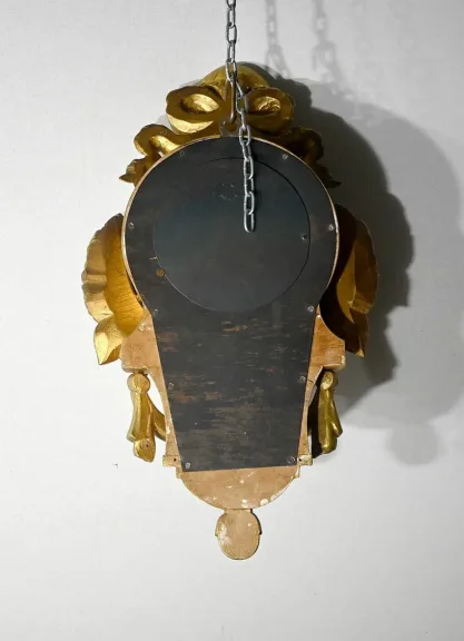 UHR IM LOUIS XVI-STIL