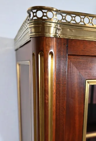 Petite Vitrine en Acajou, style Louis XVI – Fin XIXe