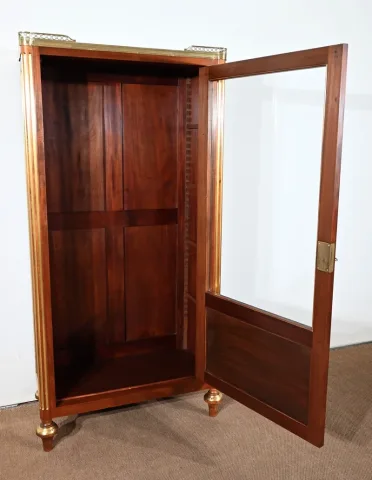Petite Vitrine en Acajou, style Louis XVI – Fin XIXe
