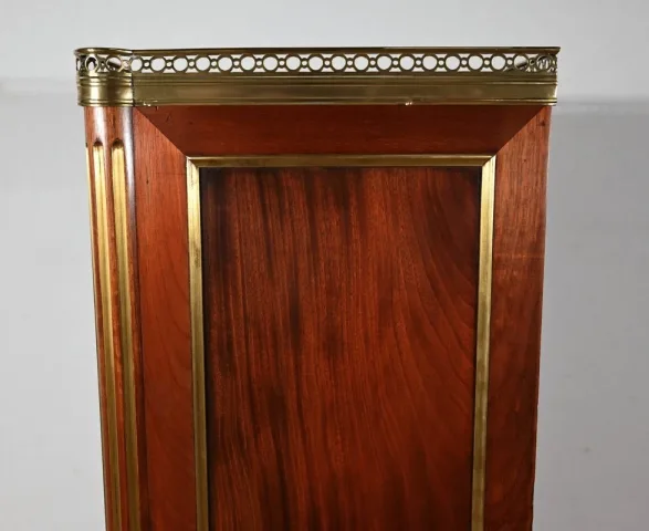 Petite Vitrine en Acajou, style Louis XVI – Fin XIXe