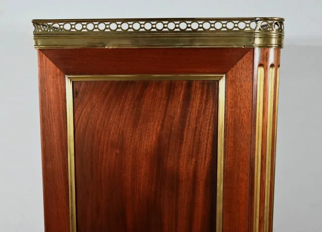 Petite Vitrine en Acajou, style Louis XVI – Fin XIXe