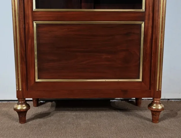Petite Vitrine en Acajou, style Louis XVI – Fin XIXe