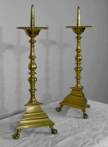 PAAR KERZENHALTER AUS VERGOLDETER BRONZE