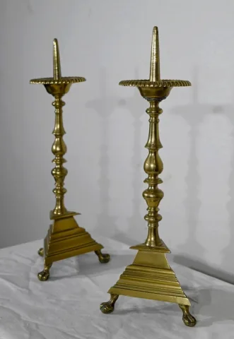 PAAR KERZENHALTER AUS VERGOLDETER BRONZE