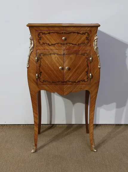 PAAR NACHTTISCHE IM STIL LOUIS XV