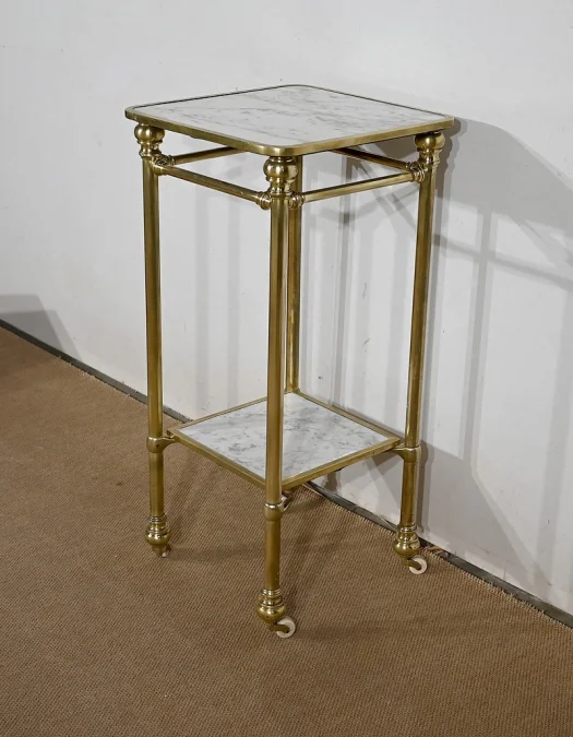 OCCASIONAL TABLE