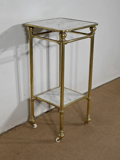 OCCASIONAL TABLE