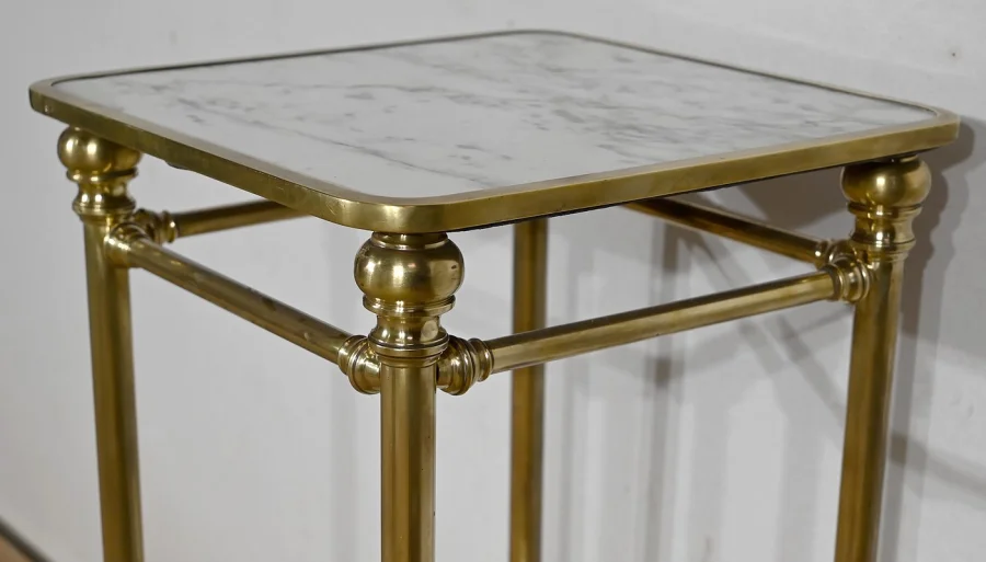 OCCASIONAL TABLE