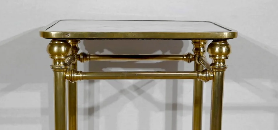 OCCASIONAL TABLE