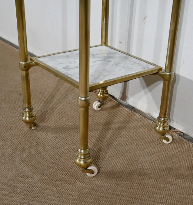 OCCASIONAL TABLE