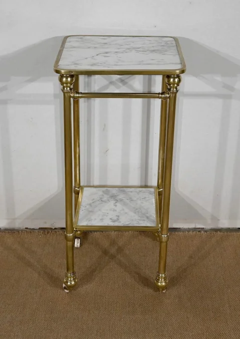 OCCASIONAL TABLE