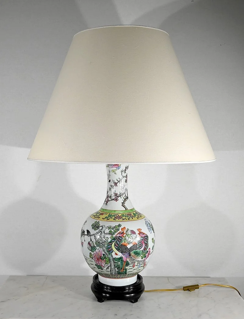 PAIR OF CHINESE PORCELAIN VASES