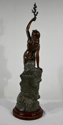 Important Régule « La Femme au Rameau », de L. Hott – Début XXe