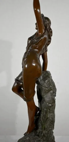 Important Régule « La Femme au Rameau », de L. Hott – Début XXe