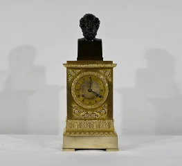 UHR AUS VERGOLDETER BRONZE