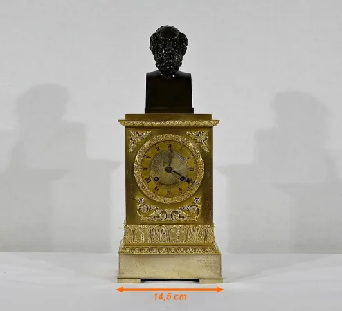 UHR AUS VERGOLDETER BRONZE