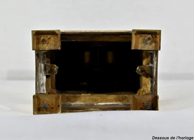 Horloge en Bronze Doré, estampillée A. Destape – Début XIXe