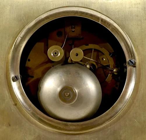 Horloge en Bronze Doré, estampillée A. Destape – Début XIXe